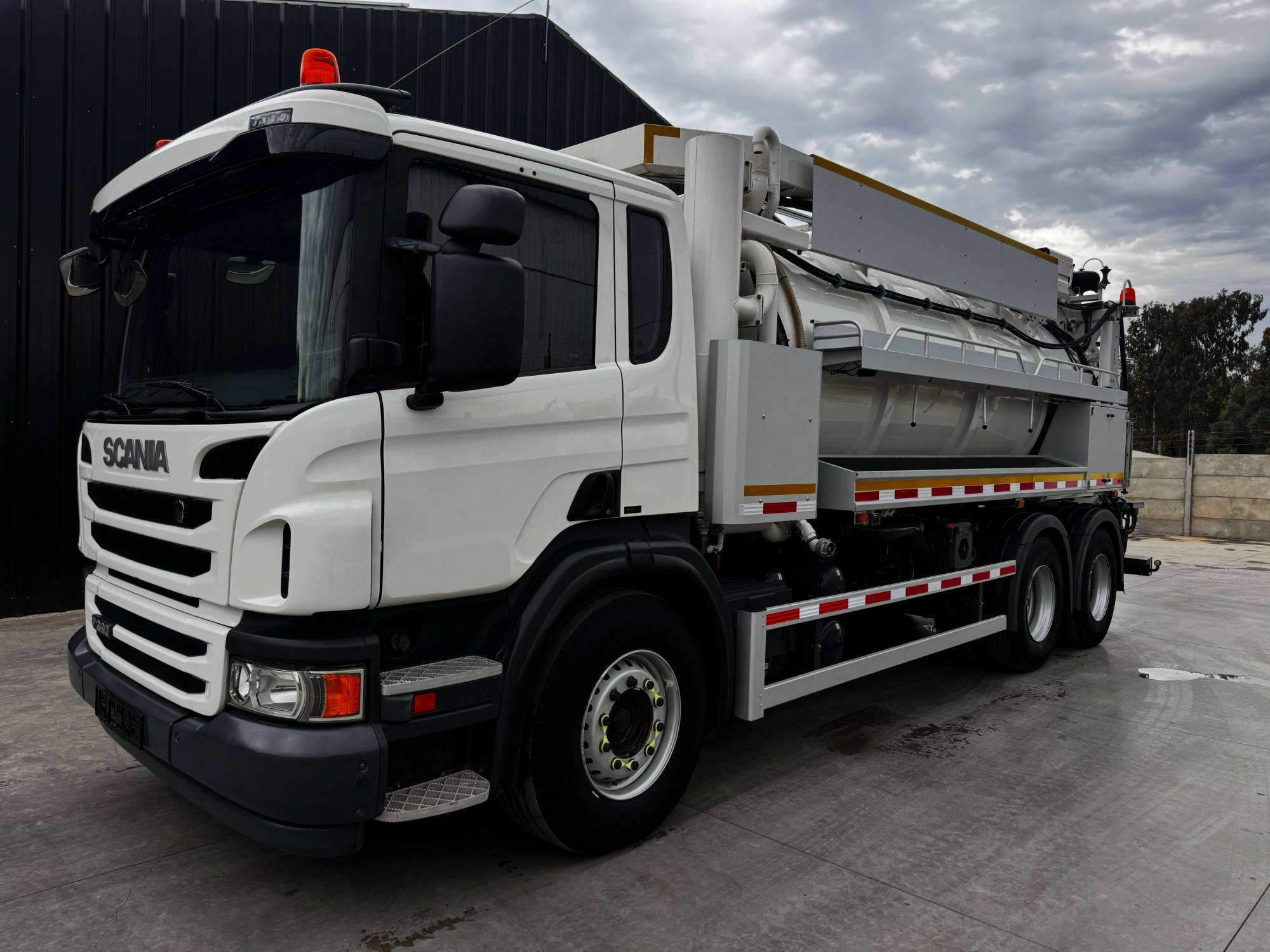 Scania P340 6x2 10 m3 